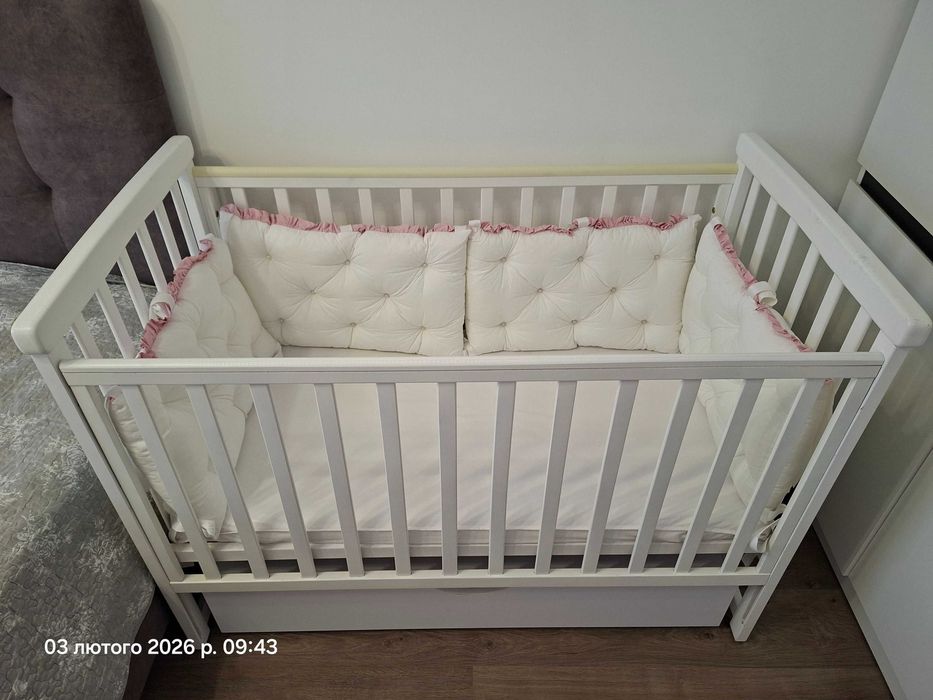 Колиска дитяча, біла, в дуже хорошому стані,САМОВИВІЗ