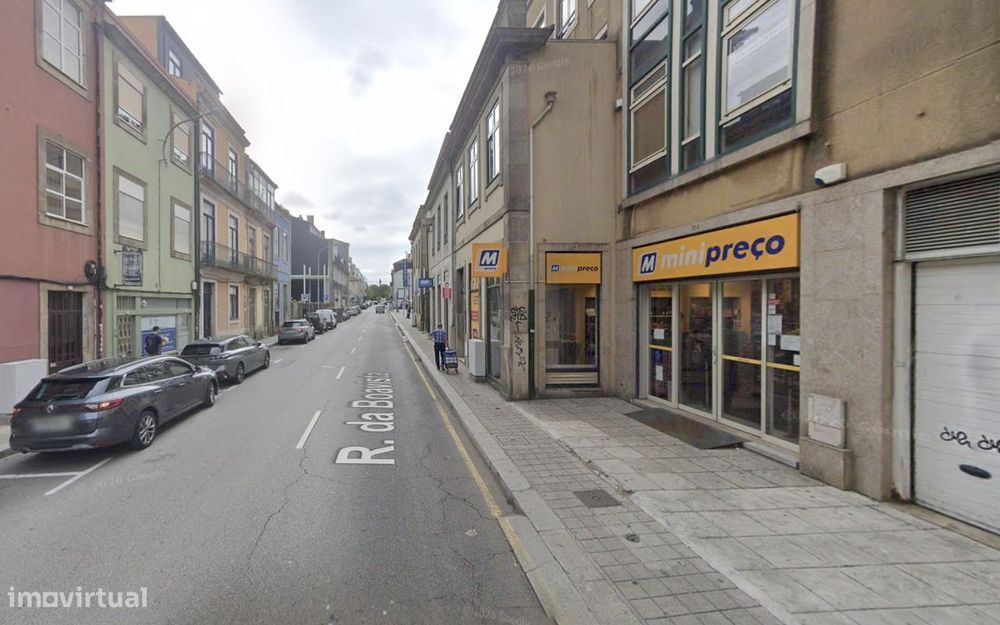 Arrendamento de garagem na Rua da Boavista, 710