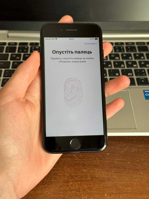 iPhone 7 128GB Black (Neverlock) в хорошому стані.