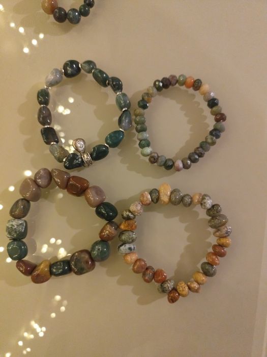 Браслети та намисто з натурального каменю