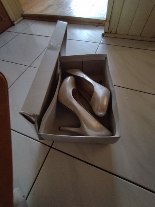 Buty Szpilki perełki