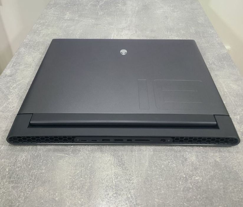 Dell Alienware m18 R1 — RTX 4080 175W / i9 13th Gen / 32GB DDR5 / 18" / 1 TB nvme / як новий