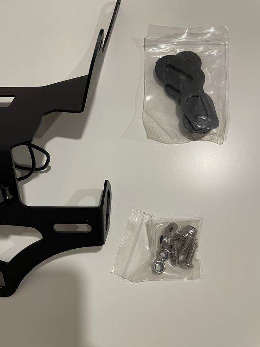 Suporte matricula curto Honda CB650R