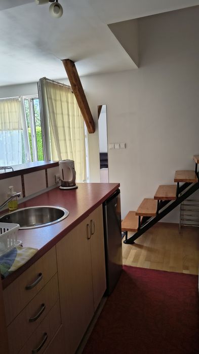 .Pokoje;Ustroń centrum- wynajme mały domek 2-5 osobowy.
