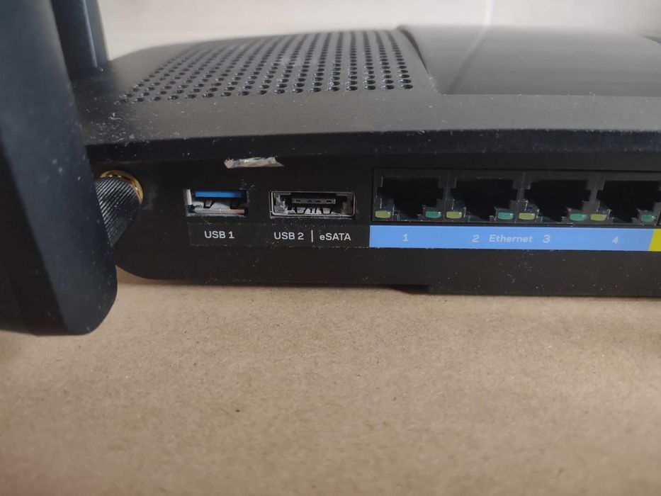 Linksys EA8500 (802.11a/b/g/n/ac 2600Mb/s) USB, 2.4 / 5 GHz   Wi-Fi 5