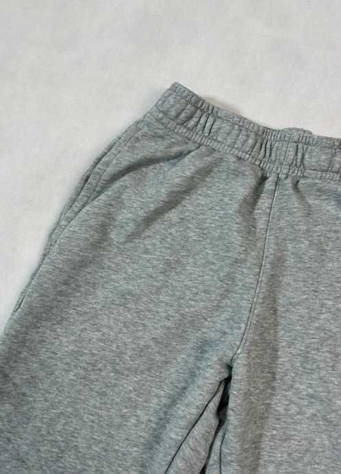 Klasyczne spodnie dresowe dresy Nike szare ze ściągaczami Basic