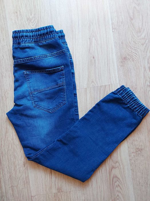 Spodnie jeansowe joggery chłopięce. Rozmiar 152.