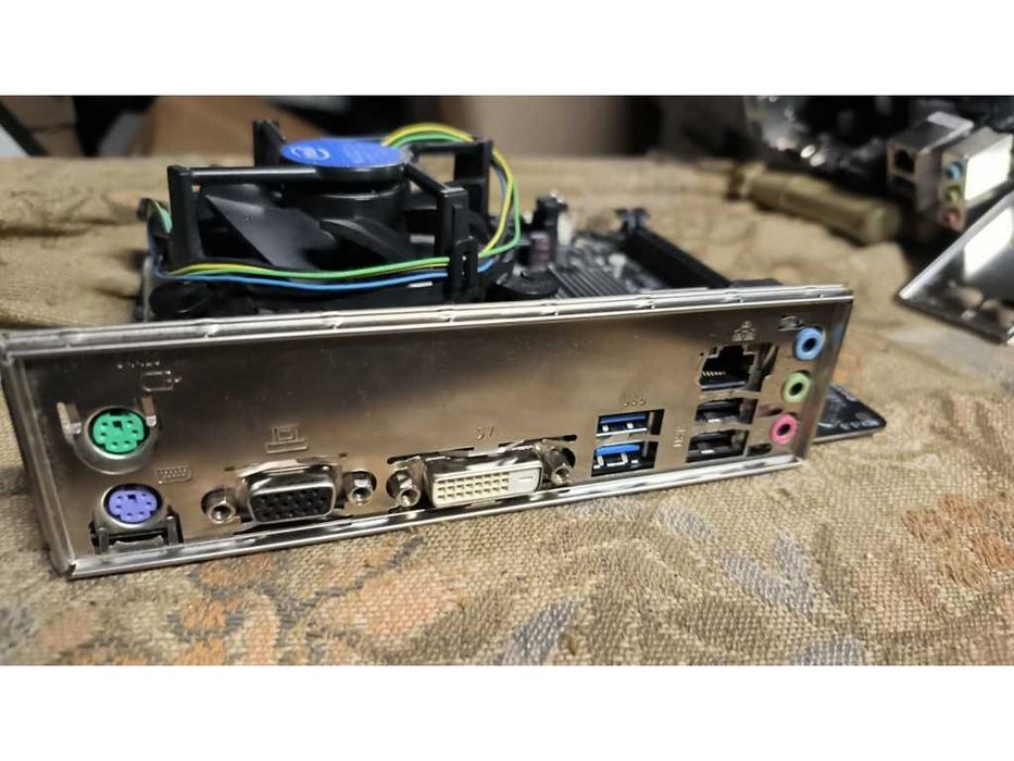 Материнська плата GIGABYTE GA-H81M-S2V