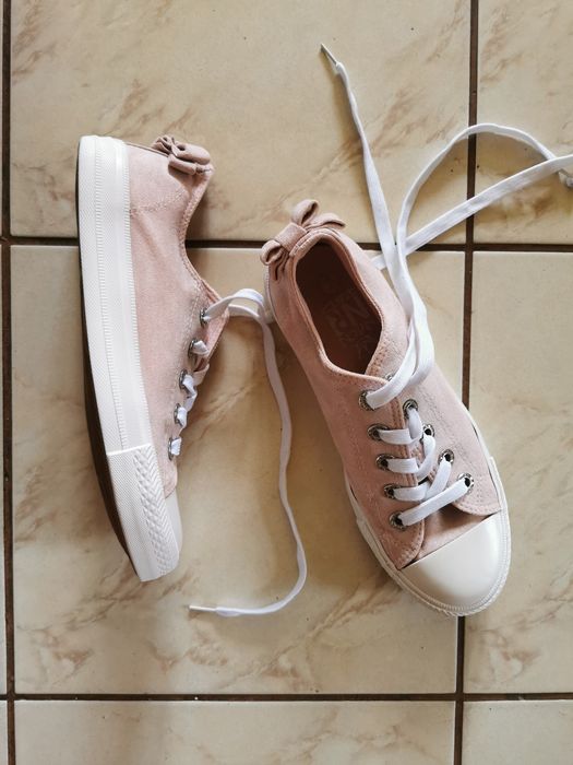 Pudrowo różowe trampki