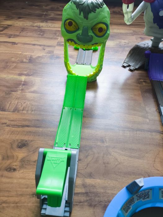 Zabawki monster jam, hot wheels