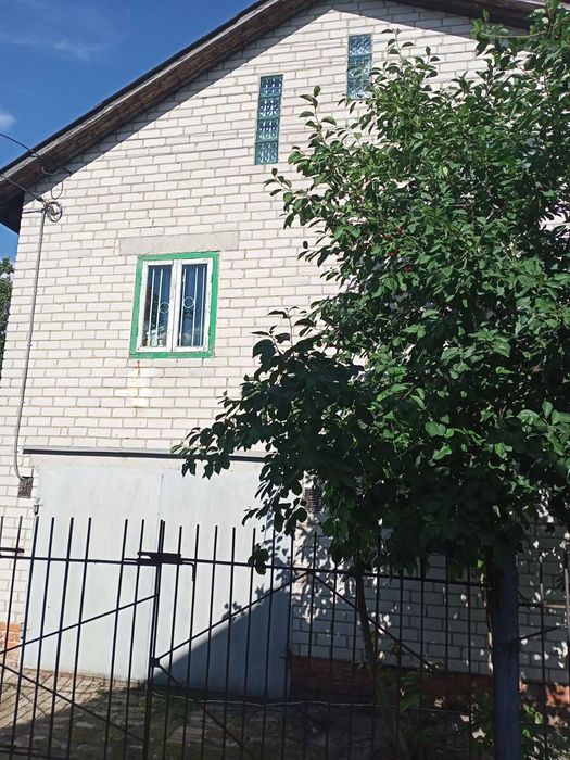 Продаж триповерхової дачі в СТ "Октябрський" із вбудованим гаражем