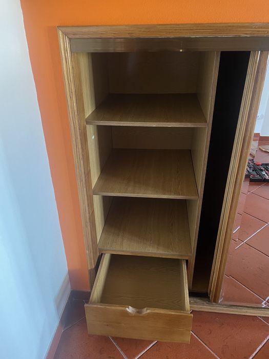 Roupeiros de sotao mogno e cerejeira