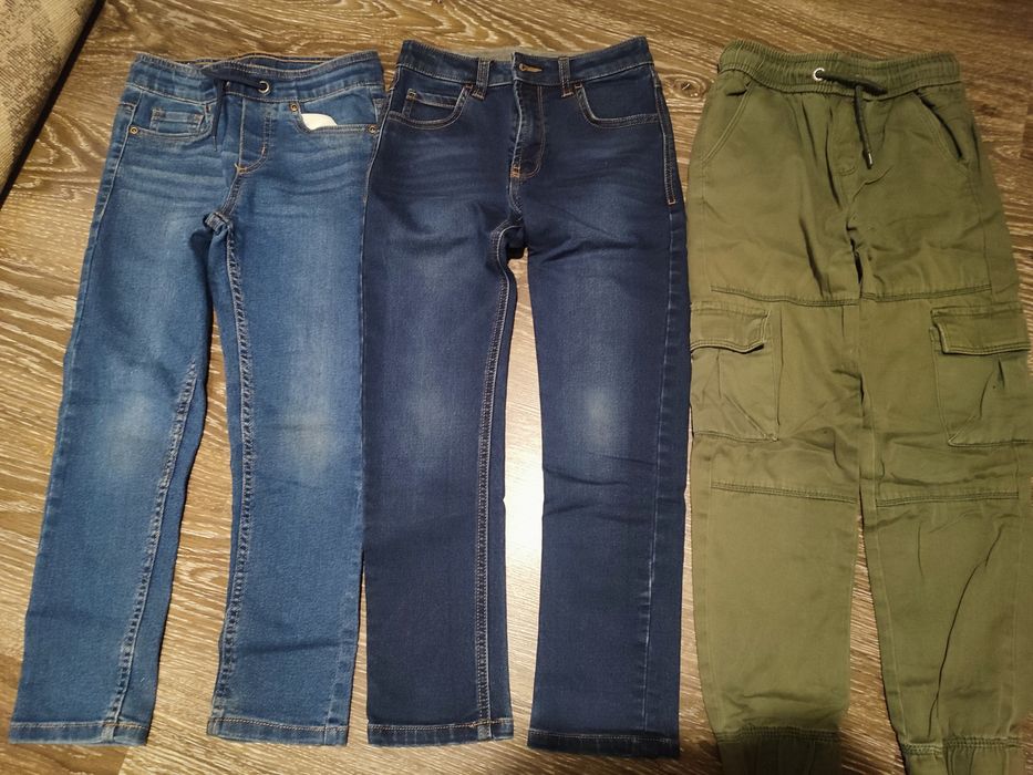 Продам пакетом одяг на хлопчика ріст 128 см