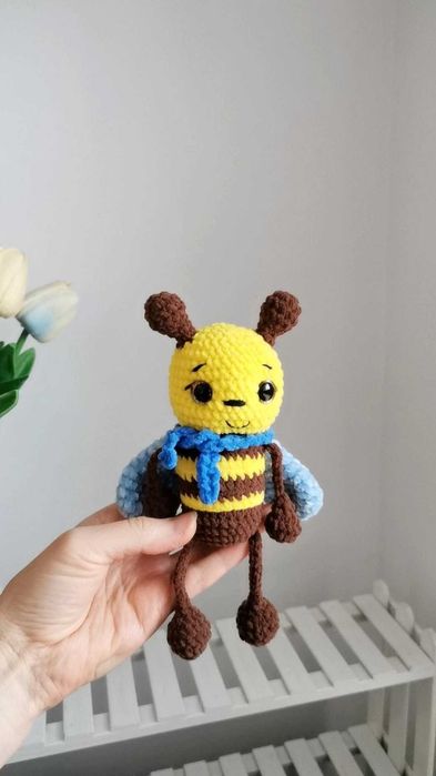 Pszczóla na szydełku, maskotka przytulanka handmade, dekoracja