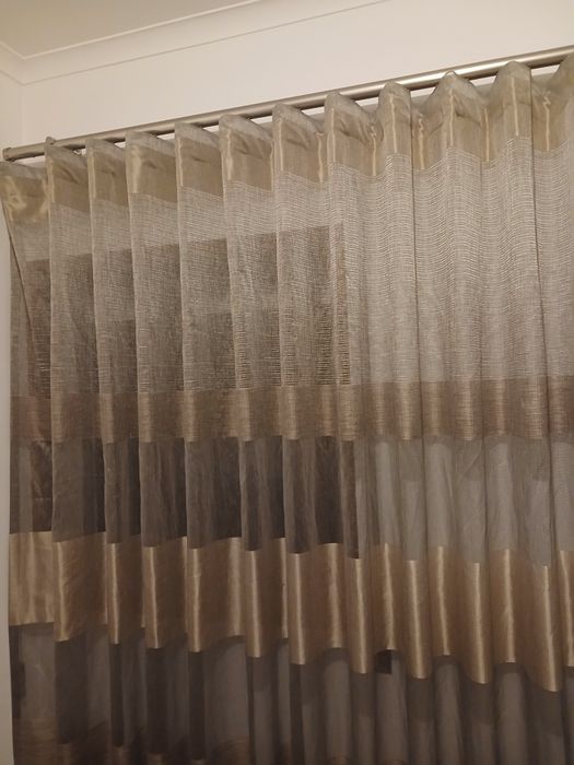 Vendo 4 cortinas, junto ou em separado, incluindo também os varões em inox