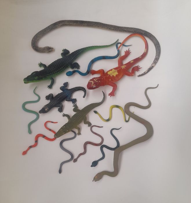 Игрушки 111 штук.Динозавры,драконы,змеи.