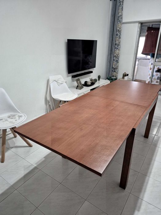 Mesa de sala bom estado  medidas nas fotos