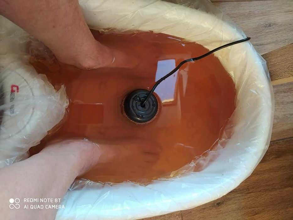 Stawianie baniek, Świecowanie uszu, Masaż olejkami,  Biorezonans.