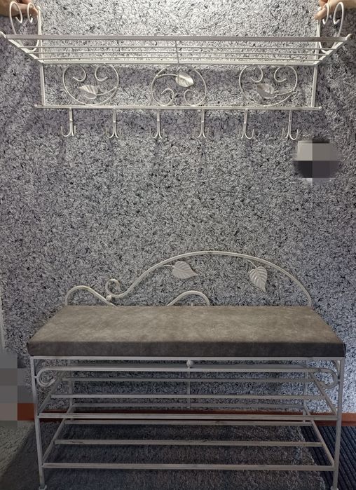 Кований передпокій. Пуф + вішак
Передпокій складається з банкетки і на