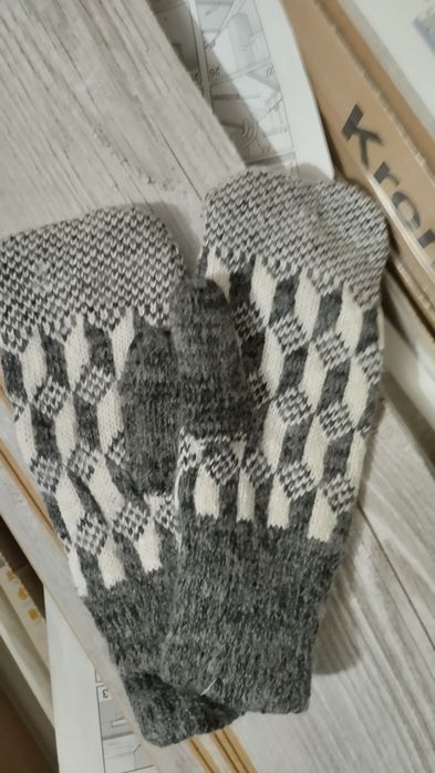 Продам   варежки женские