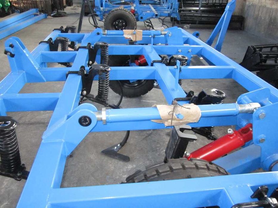 Причіпний культиватор КГШ-4 із пружинними боронами та катками