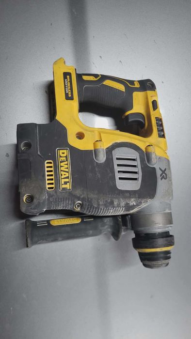 mlotowiertarka dch273 18v