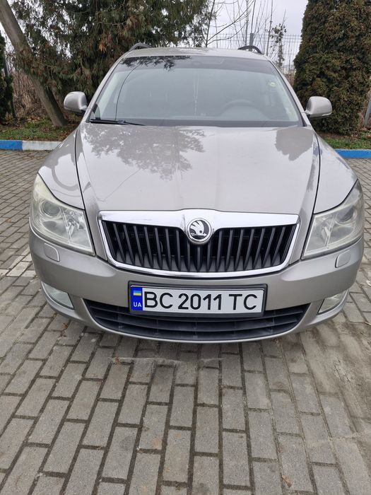 Продам власний автомобіль
2 роки у власності
Авто  в робочому стані що день їздить
Є 2 елемента мальовані
По кузові нічого кретичного немає
2 місяця тому було замінено єгеер і групу контактів запалювання! 
Сів поїхав
За деталями телеіонуйте!!