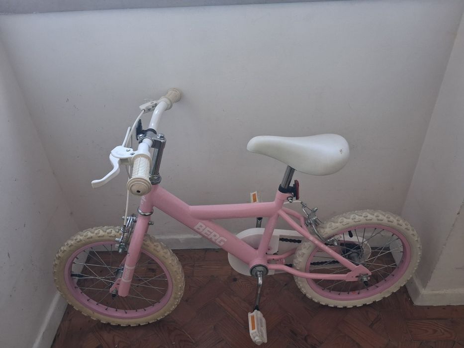 Bicicleta Infantil semi nova de 4 a 6 anos