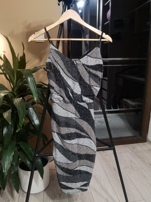 Sukienka imprezowa koktajlowa cekiny błyszcząca