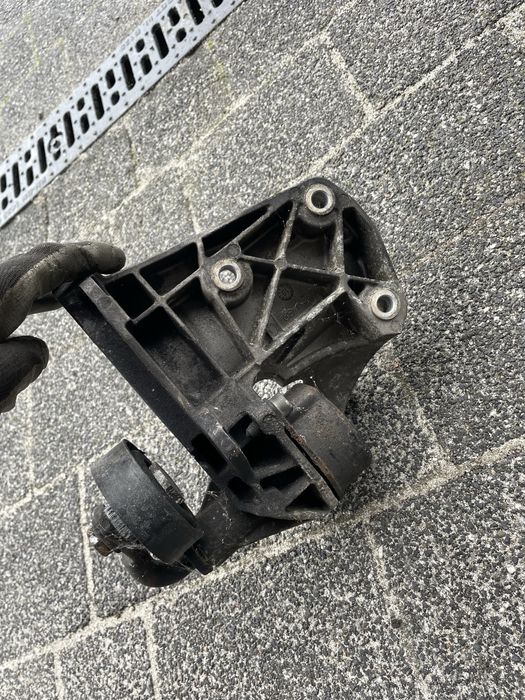 Łapa kompresora klimatyzacji m57n m57d30 204km e46 e60 x5 e83