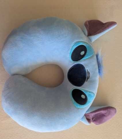 Almofada em formato de U do Stitch