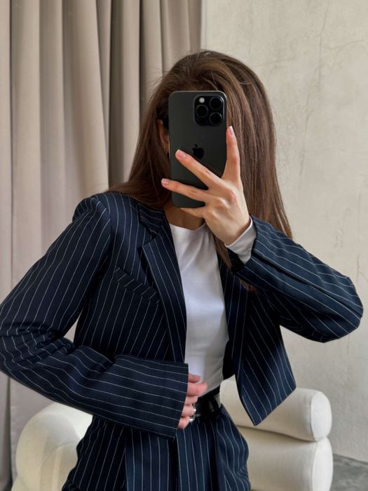 Вкорочений піджак синій у білу смужку leman