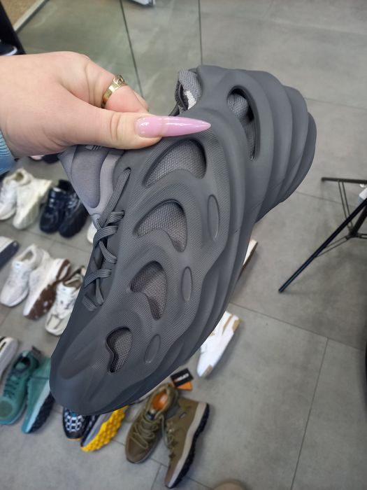 Кросівки опт та роздріб оригінал нові