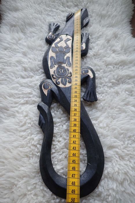 Drewniane rękodzieło etniczne Salamandra