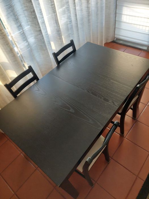 Mesa de jantar extensível