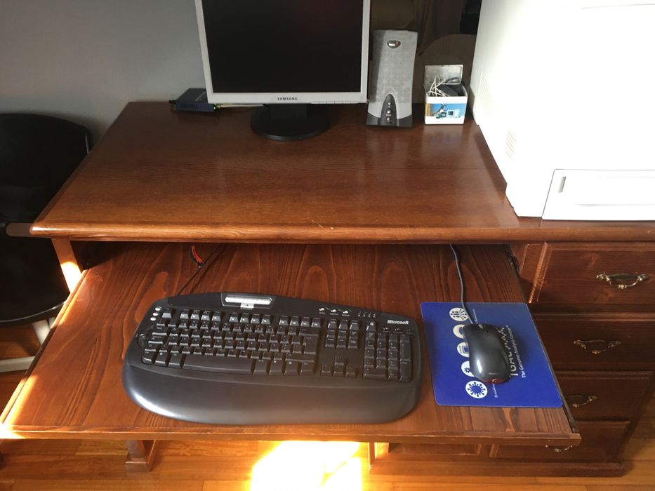 Secretária em Carvalho maciço como nova