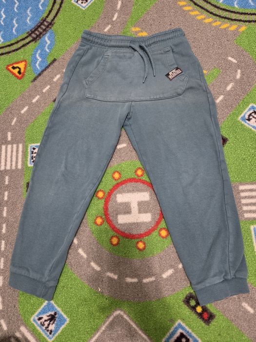 Spodnie dresowe little kids rozm.122 na 6-7 lat