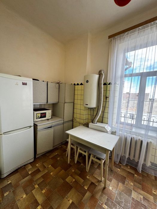 Продам 3-х кімнатну квартиру у центрі Дрогобича.