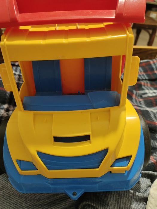 Самосвал  вантажівка велика машина  з откидним кузовом