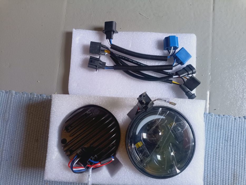 Faróis LED 7” Angel Eyes – Novos – Visual Jeep/Tun