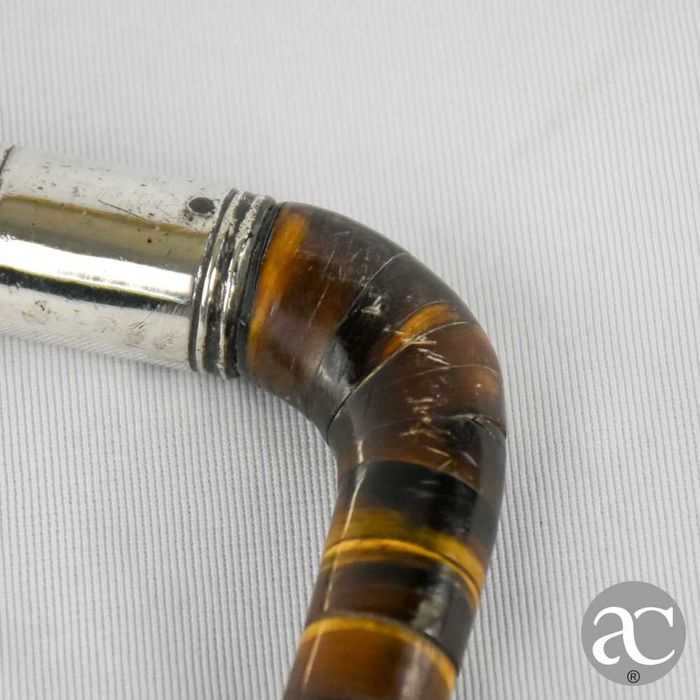 Cabo de sombrinha antigo em madeira com ponteira em prata