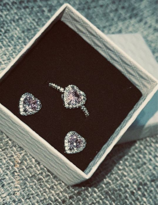 Неймовірний комплект у стилі Pandora — Срібна каблучка та сережки з рожевим серцем