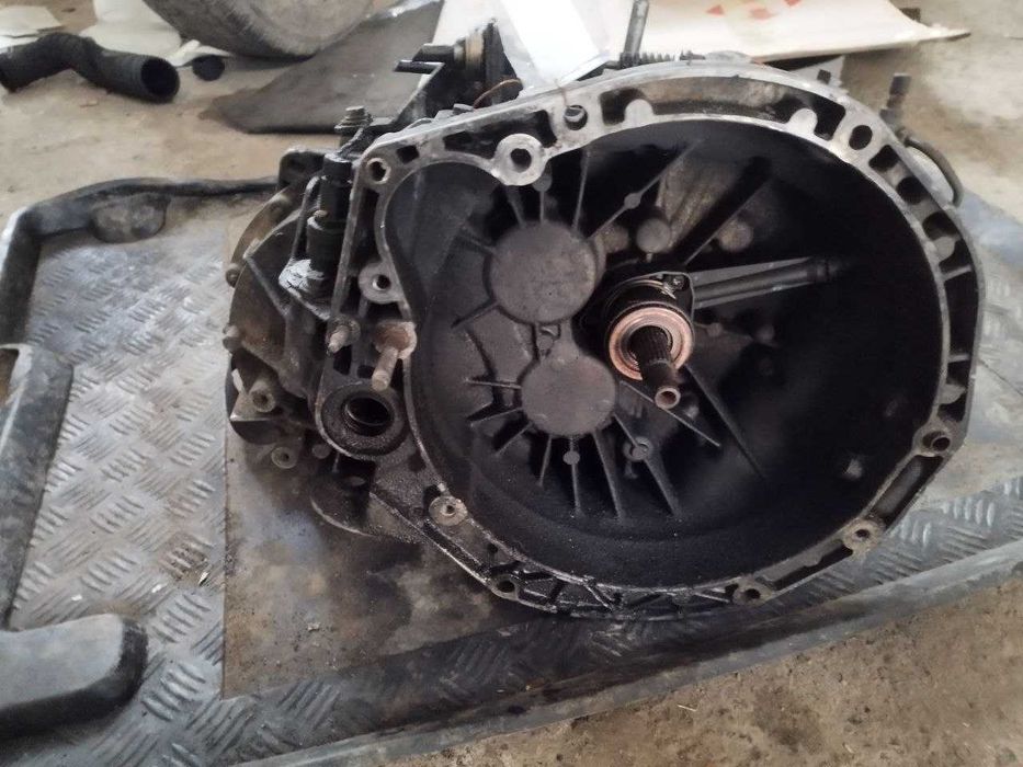 Коробка передач для двигуна 1.9 dCi, версія **під датчик**.