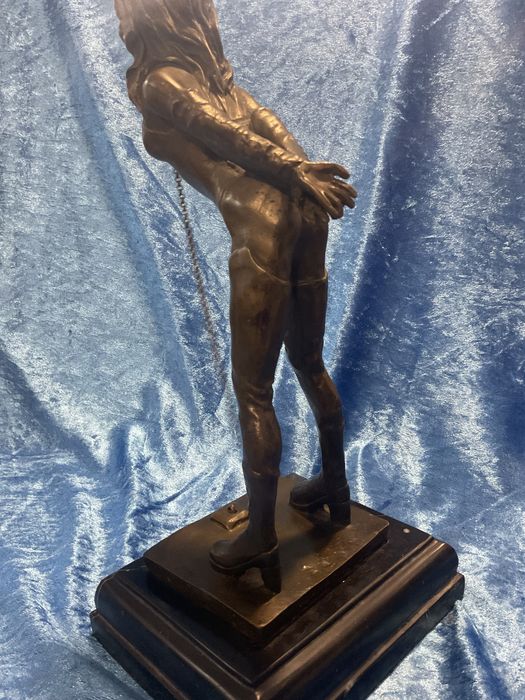 Escultura lady bronze alt,31 cm. Anúncios abaixo