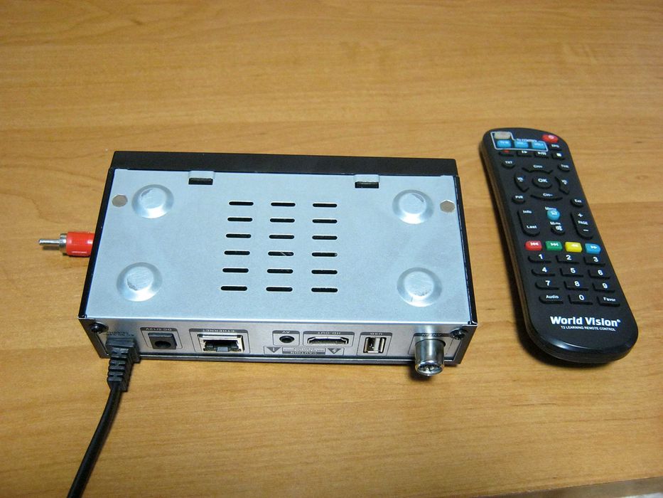 Цифровий DVB T2 тюнер World Vision T625A LAN