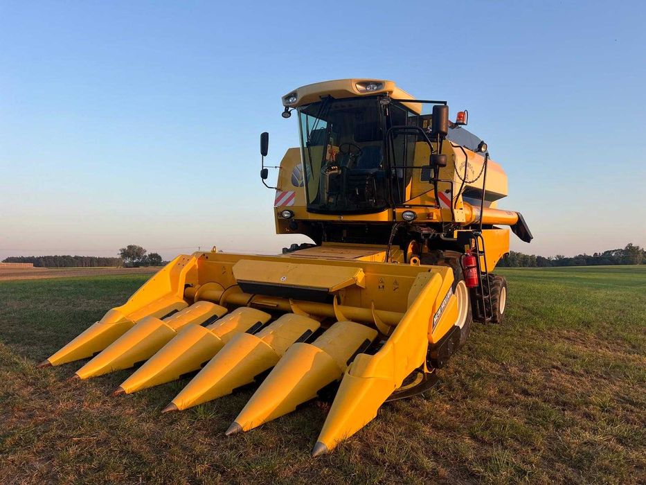 Kombajn zbożowy New Holland TC 5070