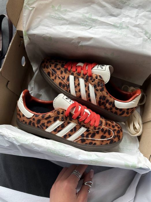 ЖИВІ ФОТО Трендові жіночі кросівки Adidas Samba OG Preloved Red Leopard