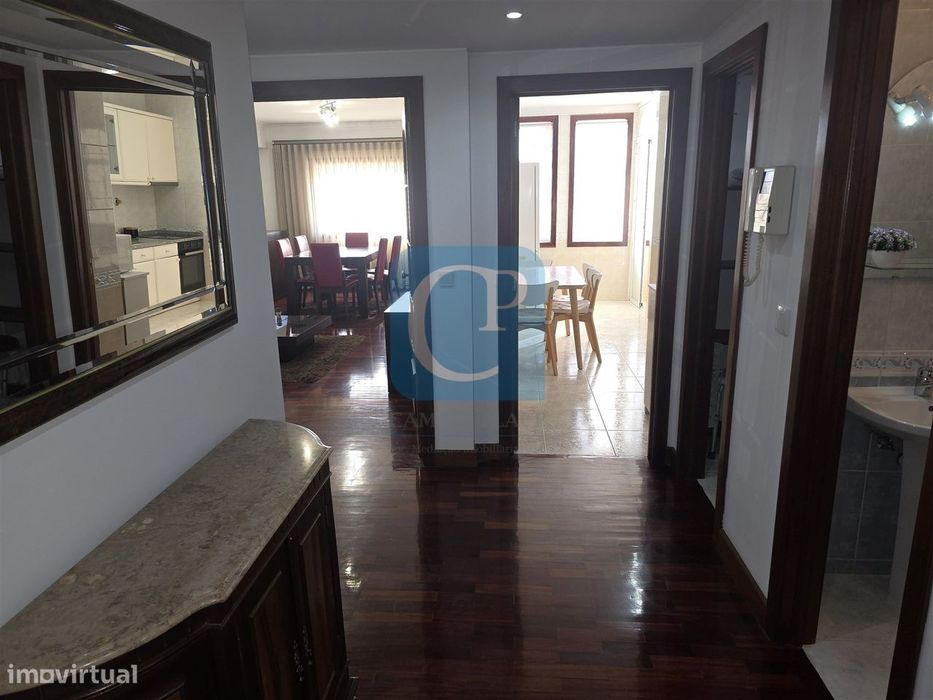 Apartamento T2 na Avenida D. Afonso Henriques, Rio Tinto, Gondomar
