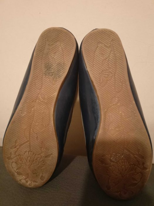 Baleriny wsuwane lakierowane kokarda Gofc 36