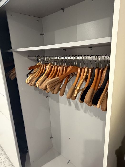 Guarda roupas com porta deslizantes